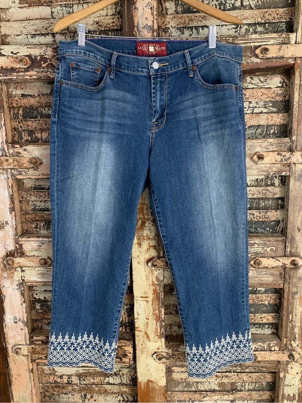 Lucky Brand Sweet ‘N Crop Blue Cropped Jeans Capris Lace Embroidered Hem 16 / 33